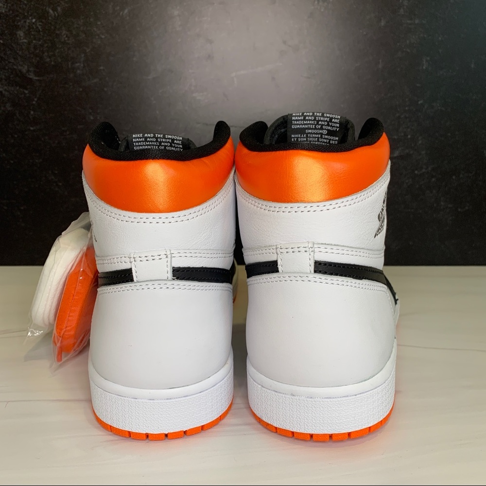 ⛔️SOLD⛔️ Nike Air Jordan 1 High OG Electro Orange - Picture 6 of 14